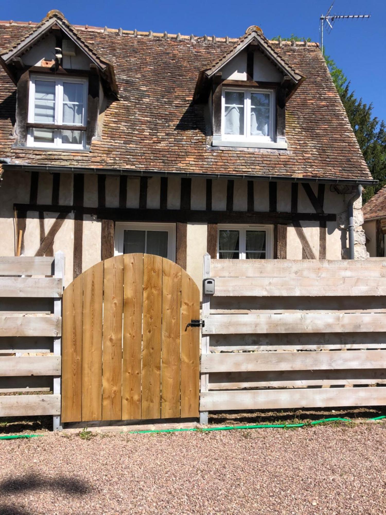 Bois-Jerome-Saint-Ouen La Chapelle De Monet - Logis Coquelicotsヴィラ エクステリア 写真